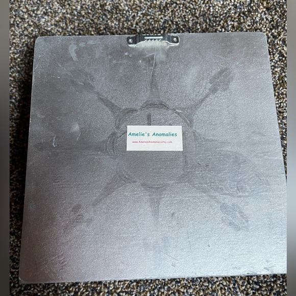 Amelie’s Anomalies Doll Hand Decor - Picture 2 of 2